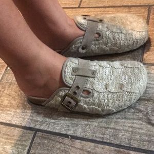 American eagle clogs